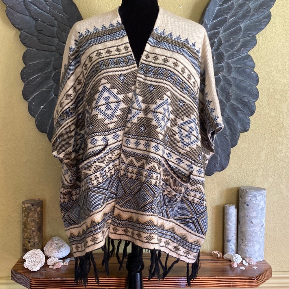 Suzy Shier Oversized Knit Poncho Style Shall Throw